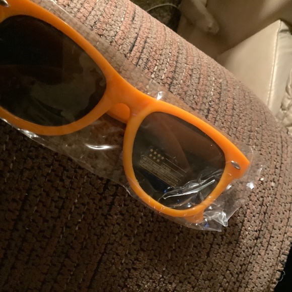 Hennessy sun glasses - Picture 2 of 3
